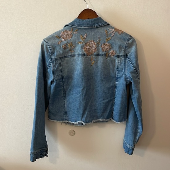 🌸 Embroidered Jean Jacket - Picture 4 of 6